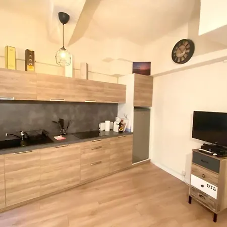 2 Bedrooms 2 Bathrooms 1 Min Palais & Beaches Cannes